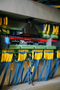 6 consejos en el armado de tus paneles de control industrial 6 cabinet comp 021 360x540 1