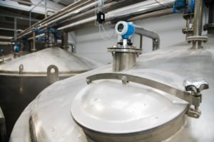 tipos de sensores de nivel industrial ultrasonico radar vibratorio tanque silo proceso