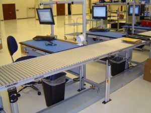conveyor industrial bien mantenido Dorner planta manufactura larga vida util operacion